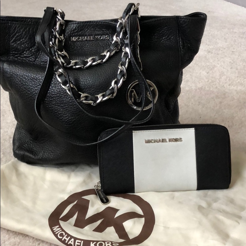 Michael Kors shoulder purse with matching wallet
